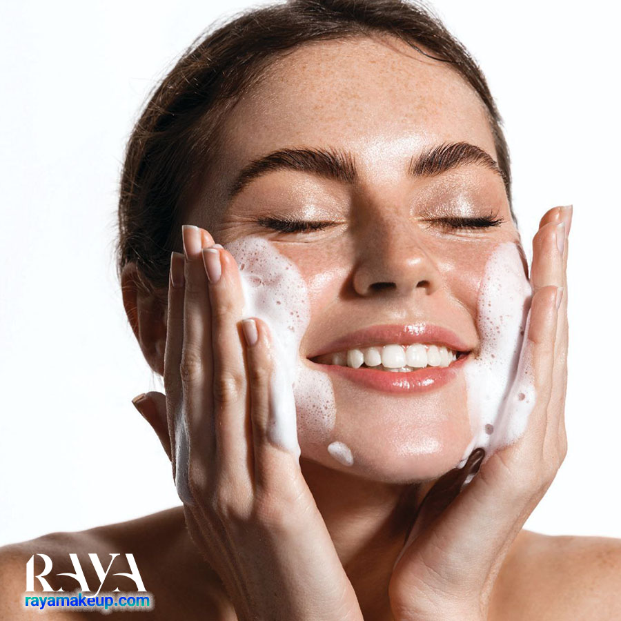 تفاوت بین شوینده صورت و پاک کننده های صورت چیست؟