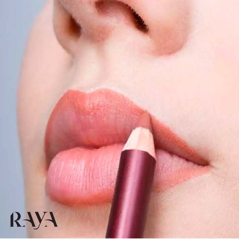 چگونه با آرایش لب های خود را پرتر و برجسته تر نشان دهیم؟