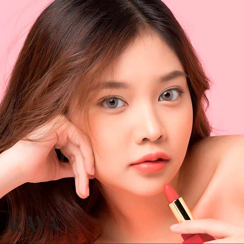 تینت لب بهتر است یا رژ لب؟ بررسی معایب و مزایای هرکدام